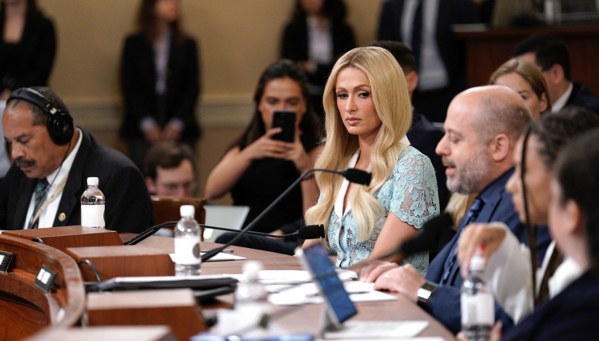 Paris Hilton testimonia al Congresso di Washington
