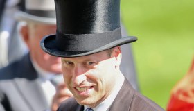 Re Carlo, ultime notizie. Camilla lo costringe al riposo e William prende il suo posto al Royal Ascot