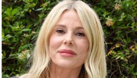 Alessia Marcuzzi, il bikini rosa svela il fisico statuario, tutti i look da vacanza