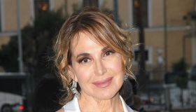 Barbara D’Urso, stupenda sessantenne in bikini animalier, il video sulla spiaggia