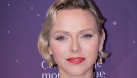 Charlene di Monaco, look da sposa per il Gala della Croce Rossa: ma c’è chi le ruba la scena