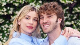 Clizia Incorvaia e Paolo Ciavarro sposi, l’abito semplice della sposa e l’hairstyle insolito