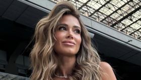 Diletta Leotta, vacanze in famiglia: il costume stampato è il trend dell’estate