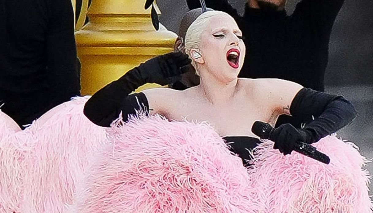Lady Gaga alle Olimpiadi 2024, un dettaglio fa discutere. La replica perfetta della cantante