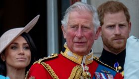 Re Carlo, ultime notizie: “È triste e esasperato”. Harry e Meghan colpiscono ancora