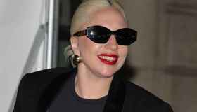 Lady Gaga a Parigi, il total black è sexy e sofisticato