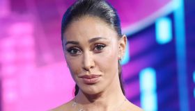 Belen Rodriguez in bikini a bordo piscina: la foto scuote i fan
