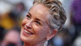 Sharon Stone in lingerie, stessa posa di Basic Instinct 32 anni dopo