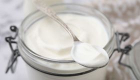 SOS yogurt scaduto: si può mangiare?
