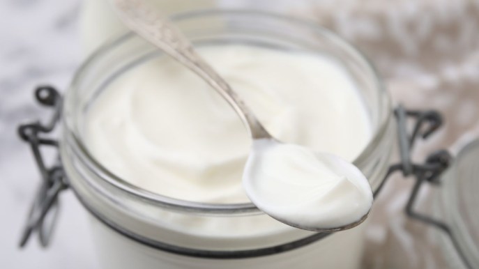 SOS yogurt scaduto: si può mangiare?