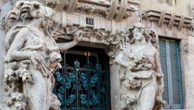Casa Campanini, un gioiello Liberty tra ferro battuto, cariatidi e affreschi