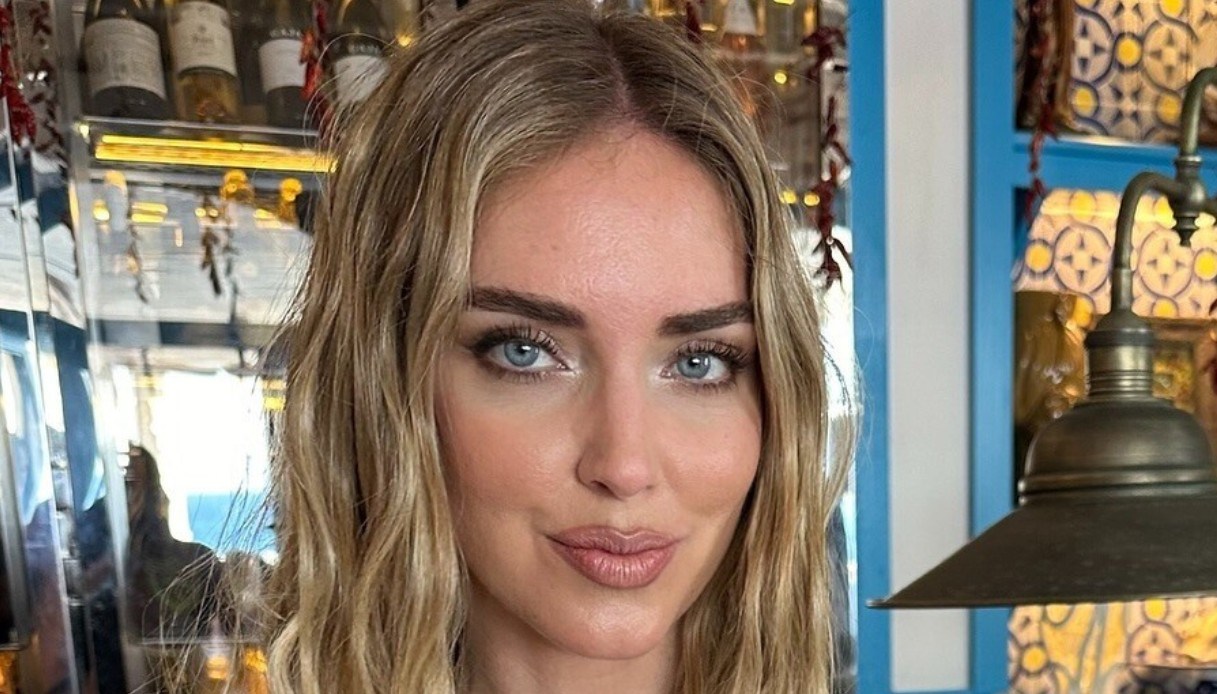 Chiara Ferragni tagga l’hotel che la ospita ma la struttura deve bloccare i commenti. E non è la prima volta