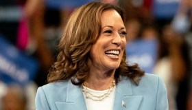 Kamala Harris e il suo segreto di stile: i look più significativi sono messaggi al Paese