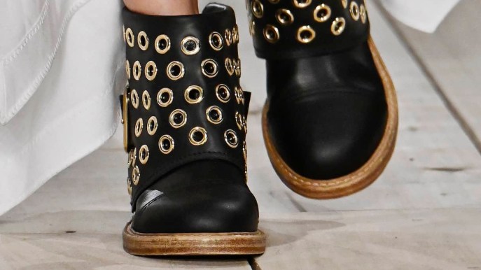 Stivali traforati: idee di look per l’estate