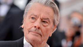 È morto Alain Delon, l’annuncio dei figli: “Momento estremamente doloroso”