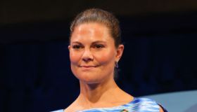 Victoria di Svezia osa con un abito omaggio al mare per gli Awards della sostenibilità