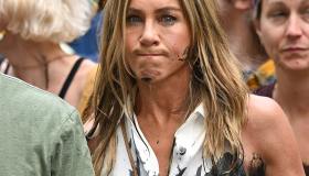 Jennifer Aniston, incidente alla manifestazione: imbrattata di petrolio