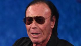 Antonello Venditti contro una ragazza in carrozzina, le scuse nel cantante: “Non sono un mostro”