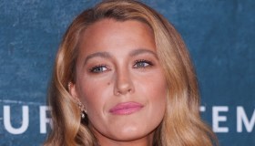 Blake Lively indossa l’abito iconico asimmetrico di Britney Spears