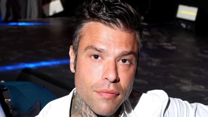 Fedez provoca Chiara nella nuova canzone, ma su Instagram la rimpiange: “Manchi”