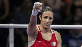 Imane Khelif parla dopo le polemiche: “Con Angela Carini ci conosciamo da anni”