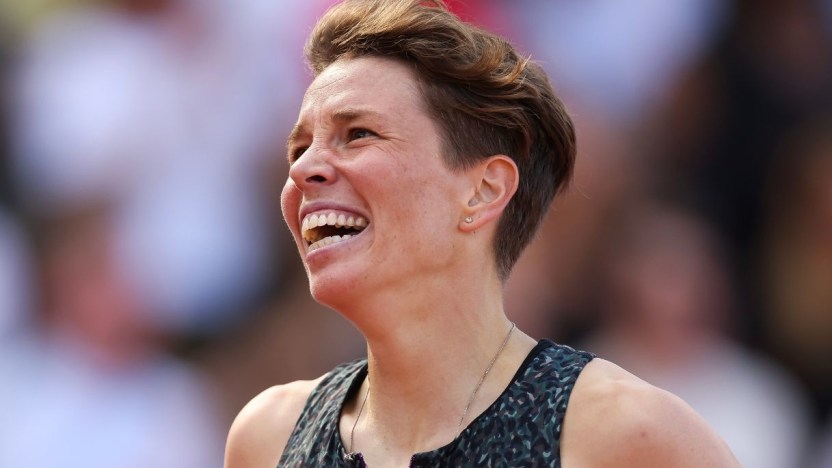 Chi è Nikki Hiltz, l’atleta trans e non-binaria alle Olimpiadi 2024