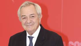 Remo Girone, il tumore sul set: “Non è stato facile. Volevano sostituirmi ne La Piovra”