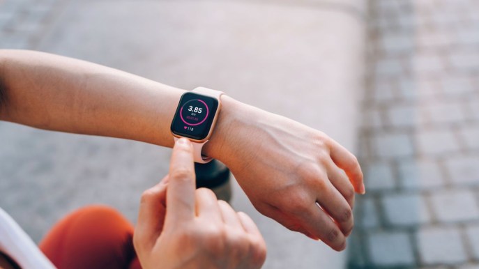 Smartwatch sportivo a prezzo shock. Tutte le offerte per la remise en forme post vacanza