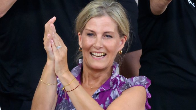 Sophie di Edimburgo infrange il protocollo con l’abito da 1.394 euro