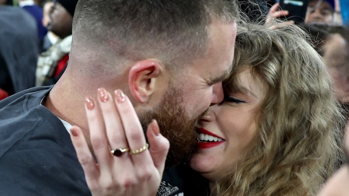 Taylor Swift e Travis Kelce prossimi al fidanzamento ufficiale: lui avrebbe già l’anello