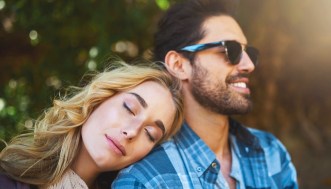 Come insegnare al/alla tua partner a darti piacere