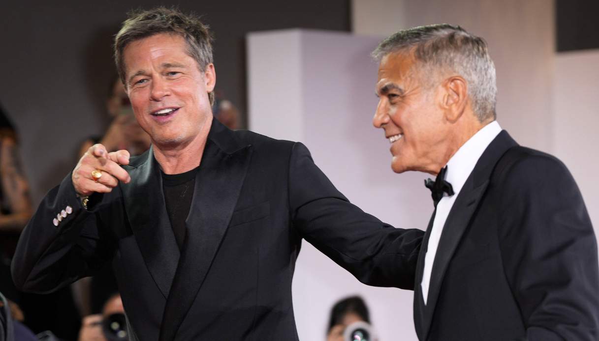 Clooney-Pitt show a Venezia, scherzi e risate: l’età è solo un numero sul red carpet