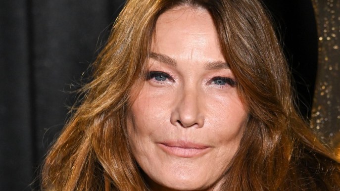 Carla Bruni trés chic alla Paris Fashion Week