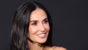 Demi Moore e la figlia Tallulah Willis senza spalline: il look (al bacio) alla premier