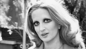 Il ritorno di Mina, la cantante ha collaborato ad una nuova collezione di Balenciaga