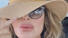 Alba Parietti e il costume di fine settembre: “Il tempo si è fermato”