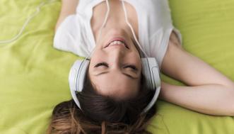 Orgasmo simultaneo (o sincronizzato): esiste davvero? Tra falsi miti e realtà