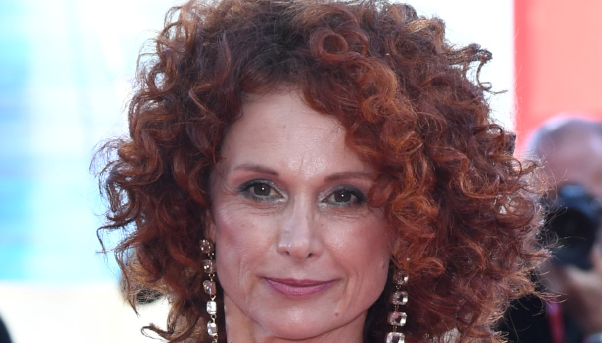 Grande Fratello, Shaila Gatta e il primo triangolo amoroso. Luzzi: “Serve più pudore”