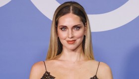 Chiara Ferragni oltre le polemiche: a sorpresa alla Fashion Week con un abito bellissimo