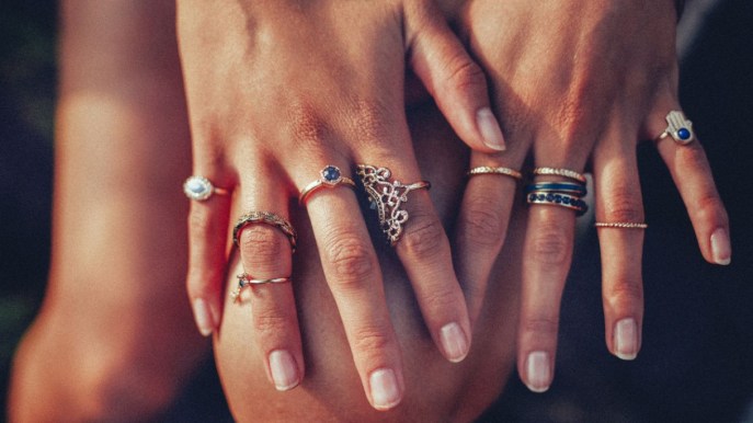 Jewelry layering, i gioielli da comprare per replicare il trend più glamour di sempre