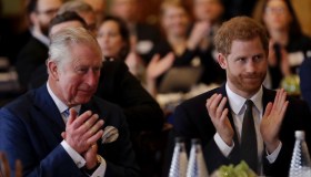 Re Carlo, sempre aperto a una riconciliazione con Harry, mentre vive il “Meghan Show”
