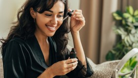 Questo siero viso al collagene è il più amato su Internet e puoi averlo anche tu