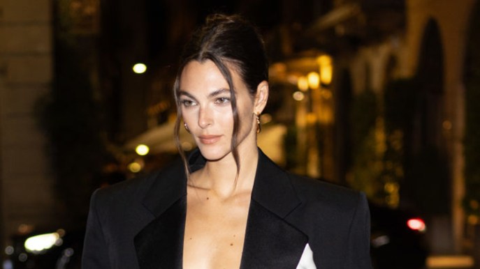 Vittoria Ceretti, il look total black mannish a Milano