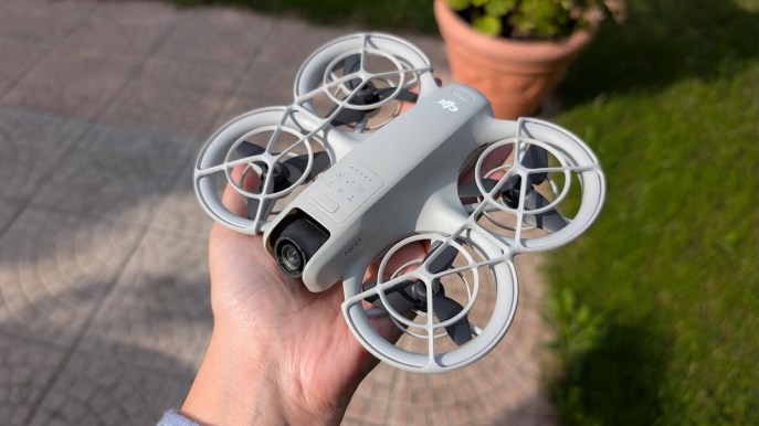 DJI Neo è il drone “da borsetta” per catturare ogni momento