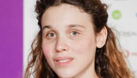 Frida Bollani, figlia di Stefano, racconta la malattia che l’ha resa quasi cieca: “Vedo attraverso la musica”