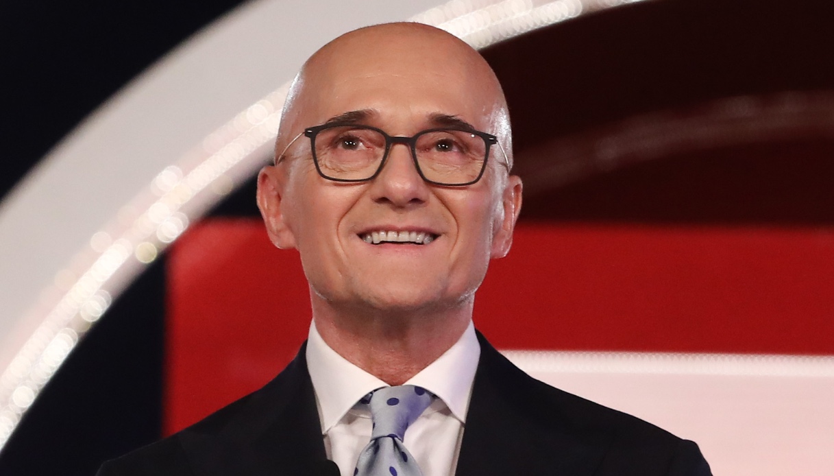 Grande Fratello, le pagelle del 7 ottobre: il triangolo di Shaila (5), l’addio di Enzo Paolo Turchi (8)