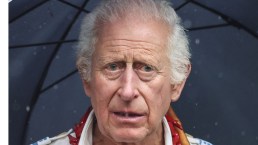 Re Carlo torna nel Regno Unito, dopo il tour estenuante: “Ha bisogno di riposo”