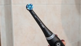Oral-B iO Series 10: pulizia smart con Intelligenza Artificiale