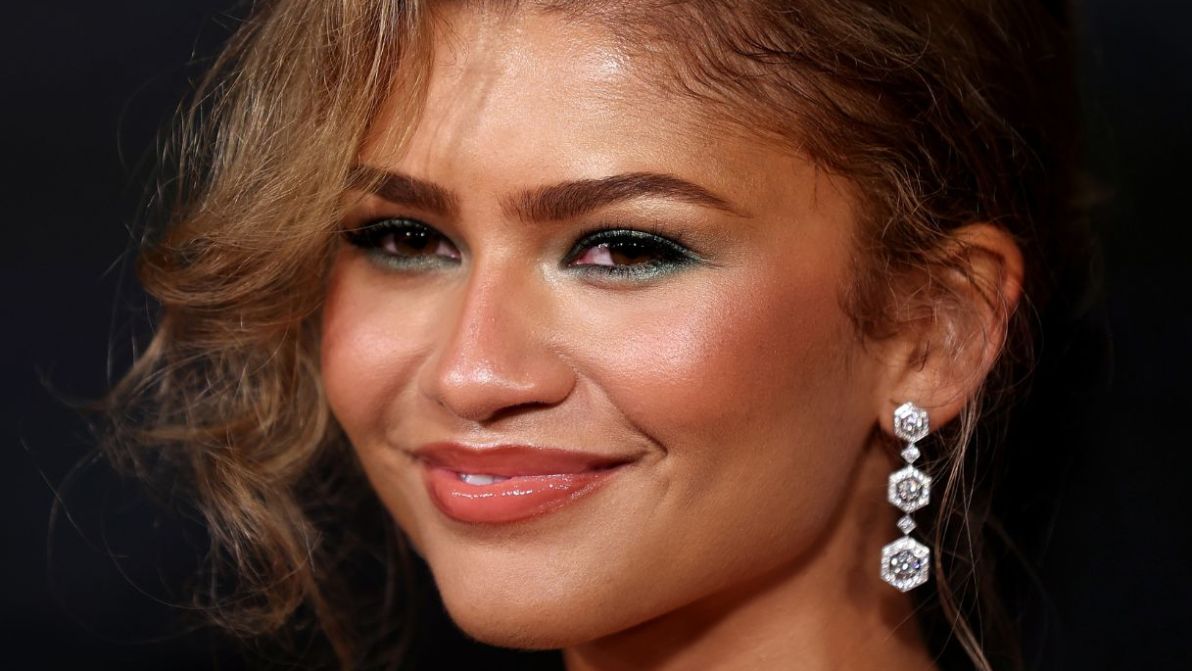 Zendaya, il look in pelle scollatissimo conquista New York