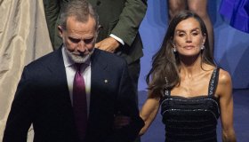 Letizia di Spagna irresistibile, tra strass e diamanti. E c’è chi osa troppo